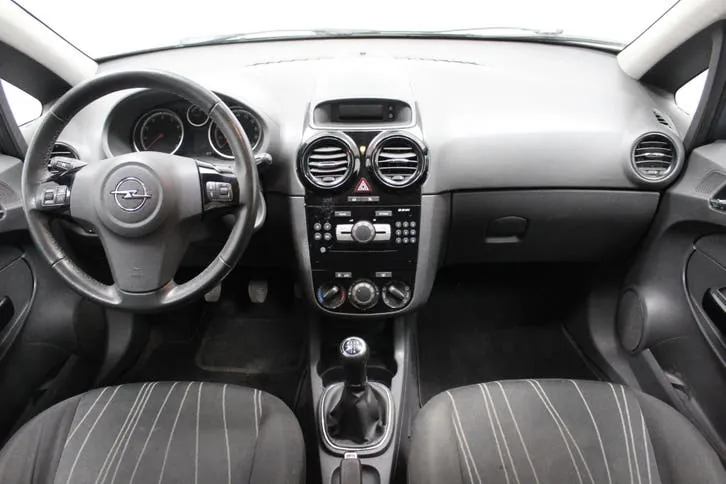 Opel Corsa 2011 photo 2