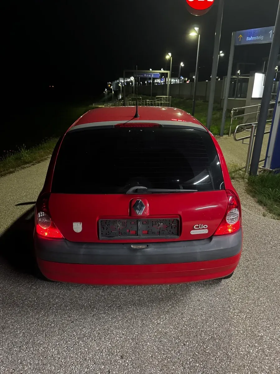 Renault Clio 2002 photo 2