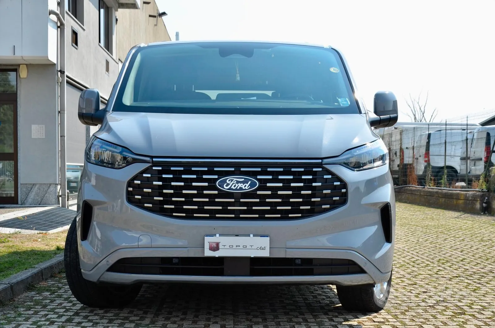 Ford Tourneo Custom 2024 photo 2