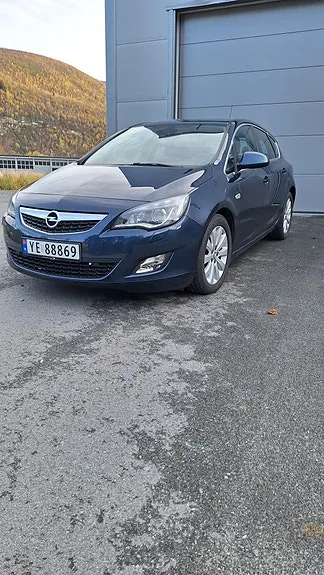 Opel Astra 2010 photo 2