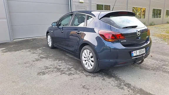 Opel Astra 2010 photo 3