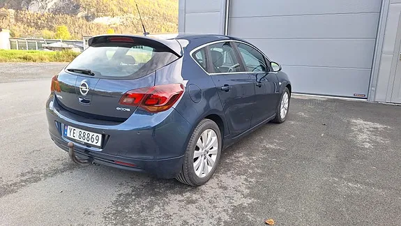 Opel Astra 2010 photo 4