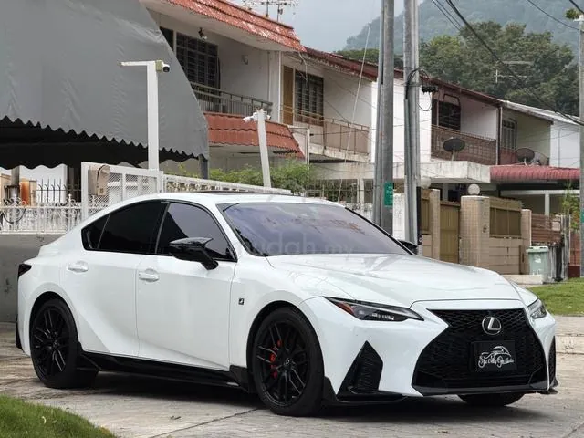 Lexus Is300