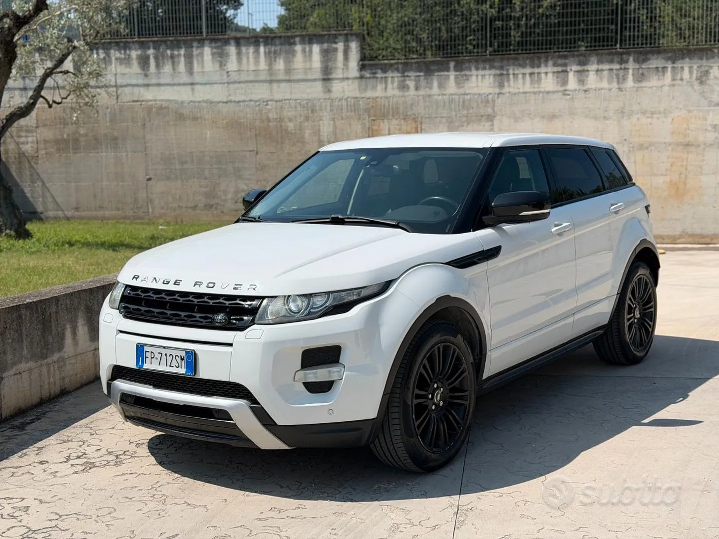 Land Rover Range Rover Evoque 2012 photo 2
