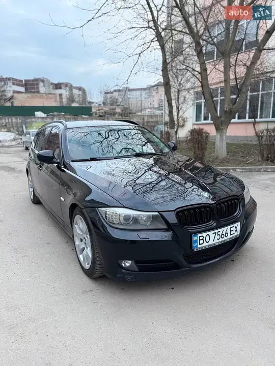 BMW 3 Series 2011 photo 4
