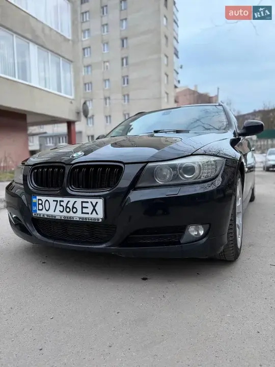 BMW 3 Series 2011 photo 2