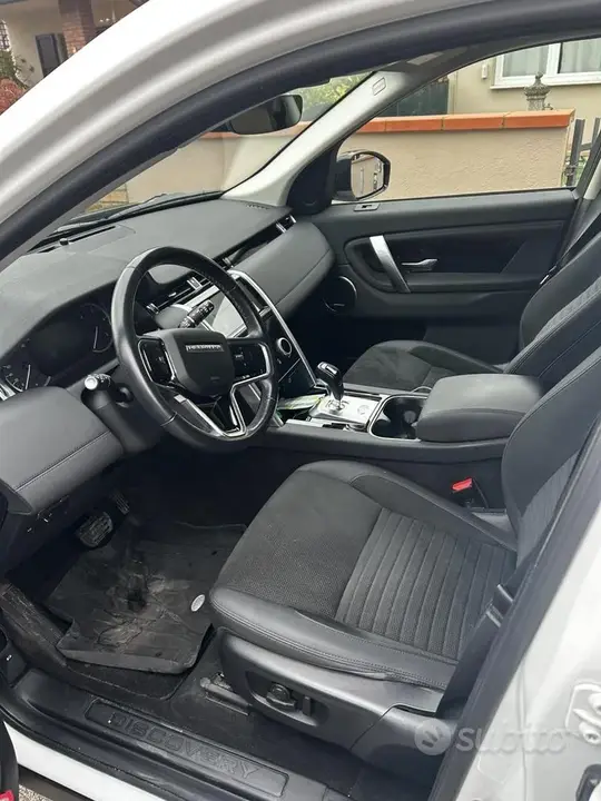 Land Rover Discovery 2022 photo 4
