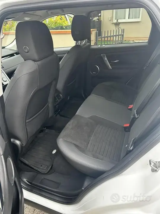 Land Rover Discovery 2022 photo 5