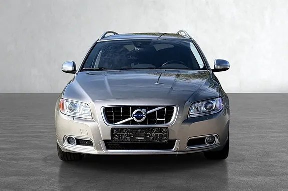 Volvo V70 2013 photo 2