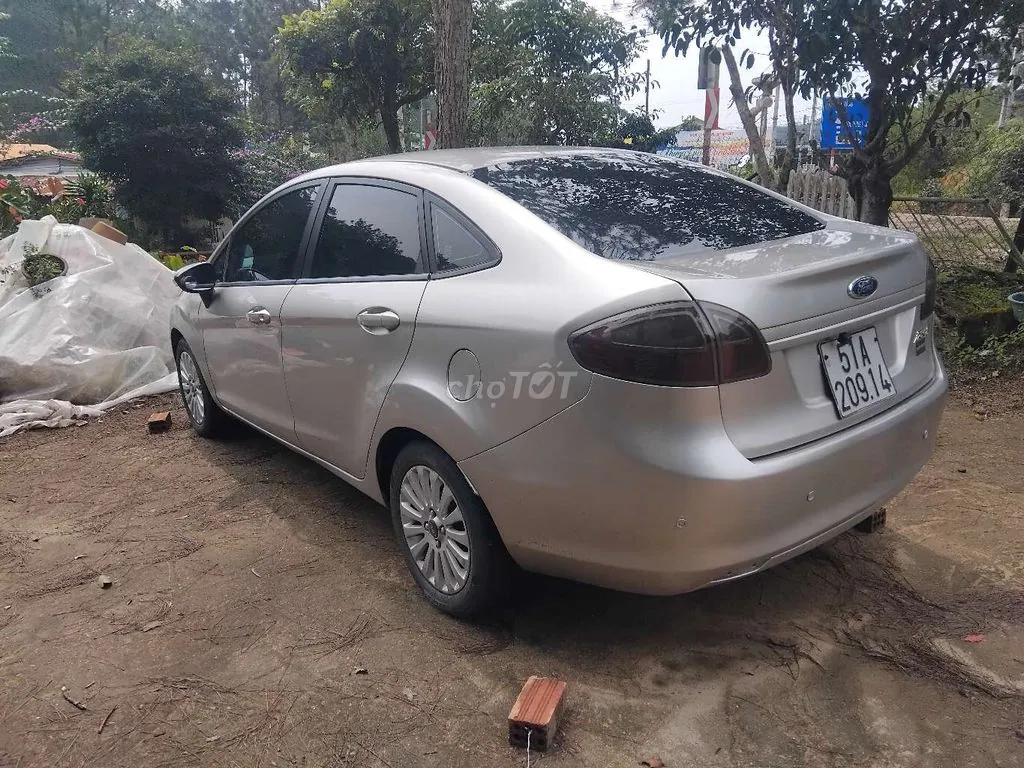 Ford Fiesta 2012 photo 3