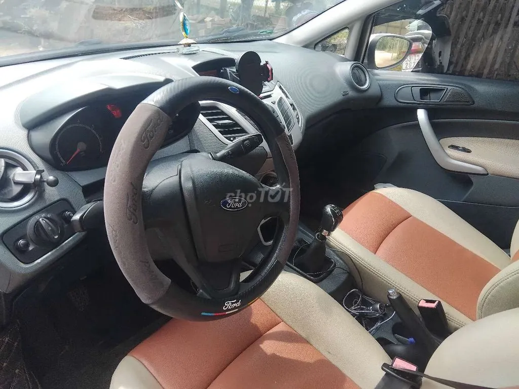 Ford Fiesta 2012 photo 4