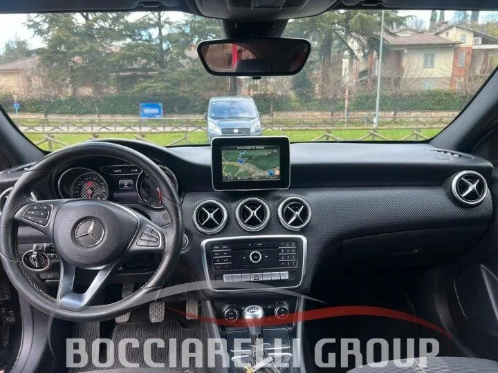 Mercedes-Benz A180 2017 photo 4