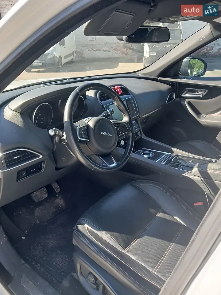 Jaguar F-Pace 2017 photo 5