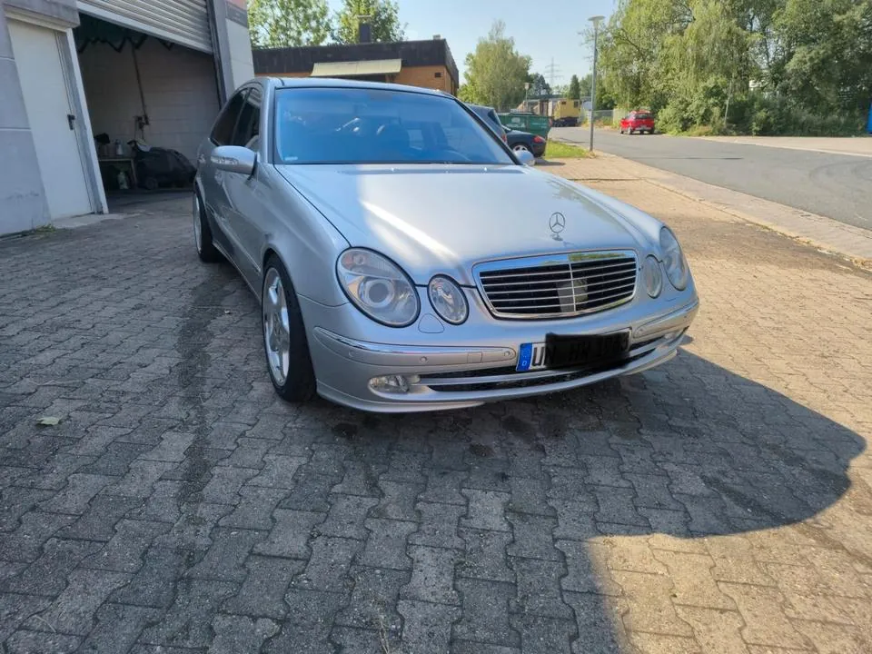 Mercedes-Benz W211