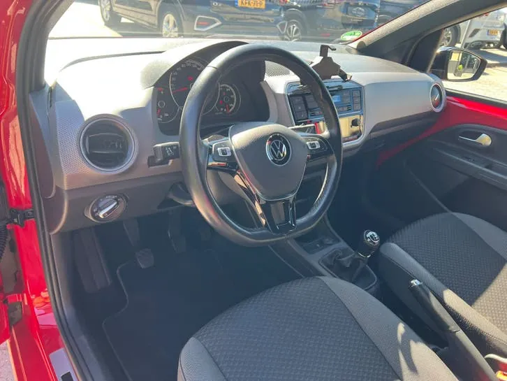 Volkswagen Up 2022 photo 2