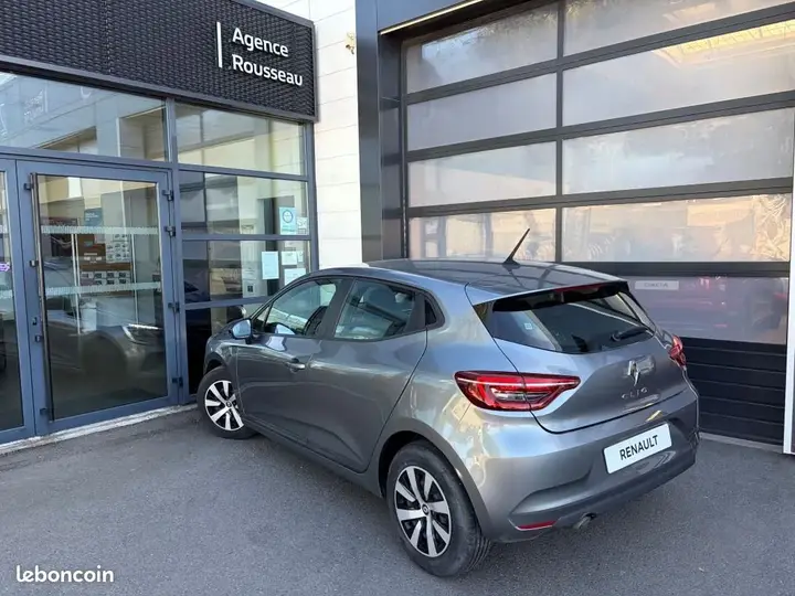Renault Clio 2023 photo 2