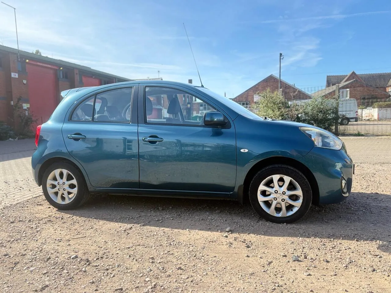 Nissan Micra 2013 photo 2