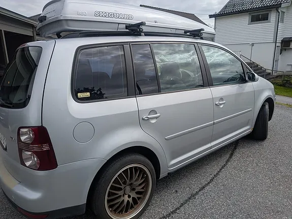 Volkswagen Touran 2009 photo 3