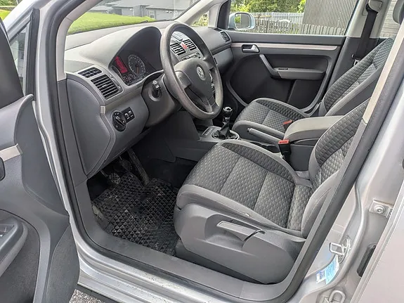 Volkswagen Touran 2009 photo 4