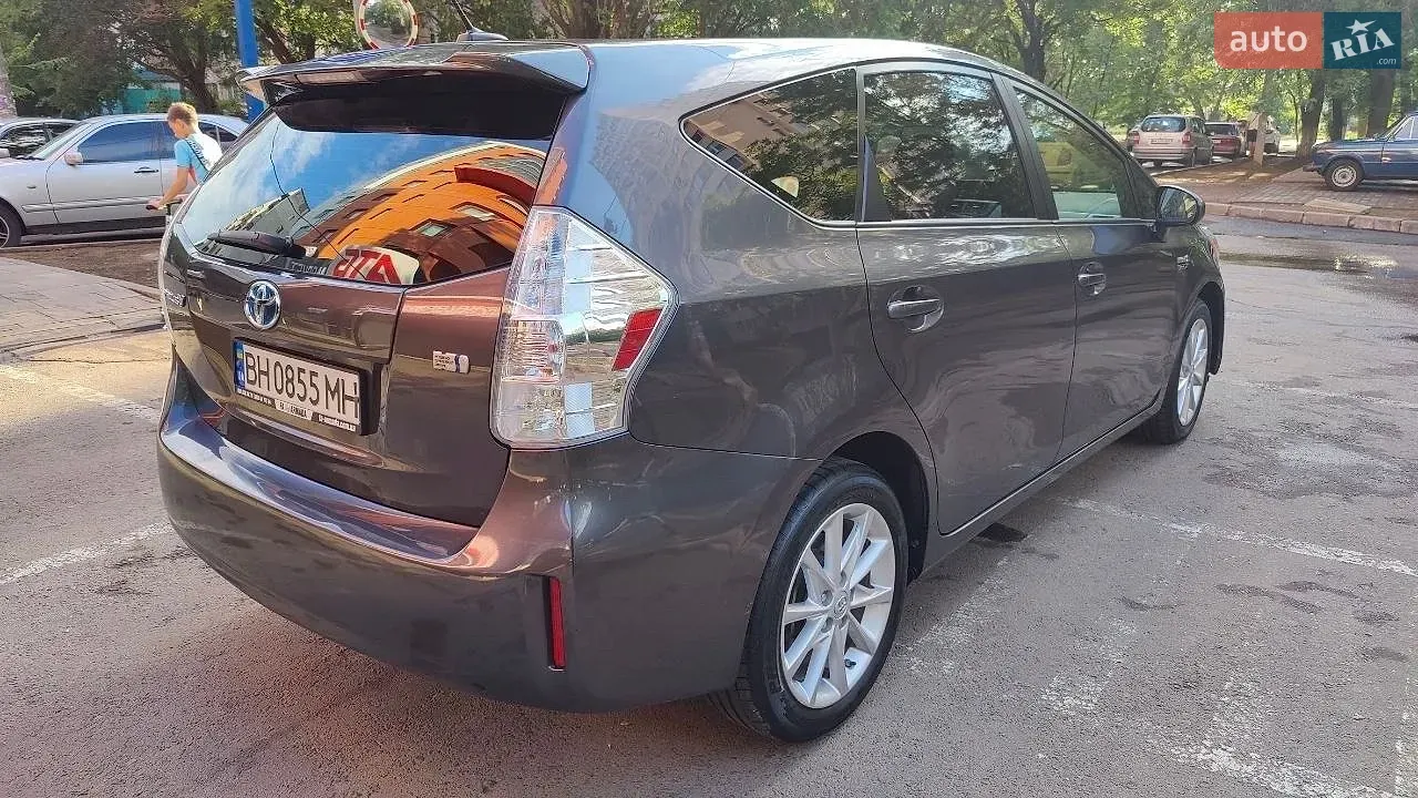 Toyota Prius V 2014 photo 5
