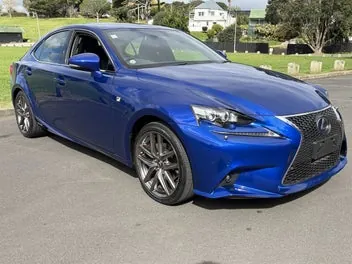 Lexus Is 300H 2015 photo 3