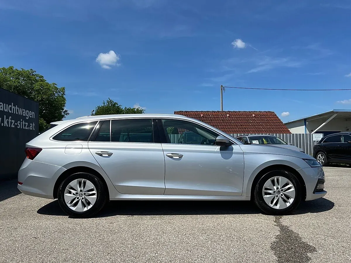 Skoda Octavia 2023 photo 2