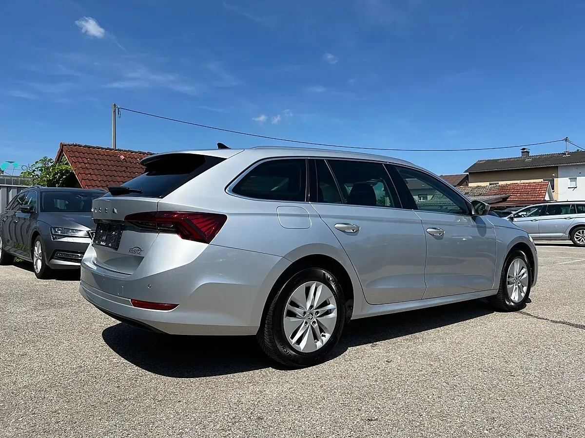 Skoda Octavia 2023 photo 3