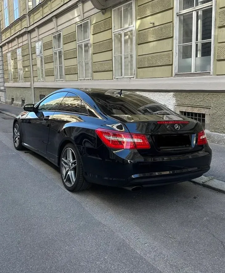 Mercedes-Benz E-Class 2009 photo 3