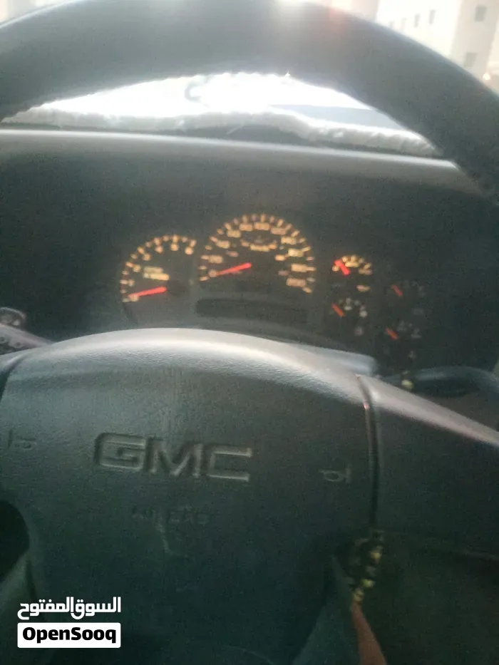 GMC Suburban 2003 photo 3