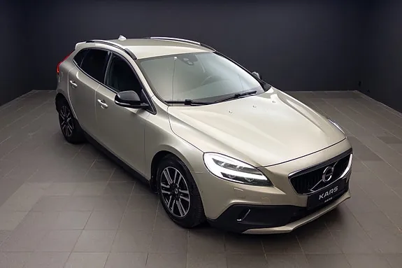 Volvo V40 Cross Country 2018 photo 2
