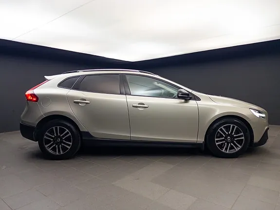 Volvo V40 Cross Country 2018 photo 4