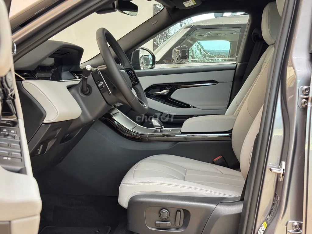 Land Rover Range Rover Evoque 2026 photo 5