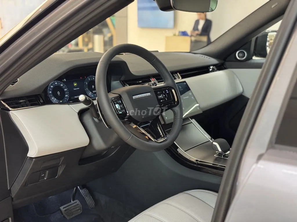 Land Rover Range Rover Evoque 2026 photo 2