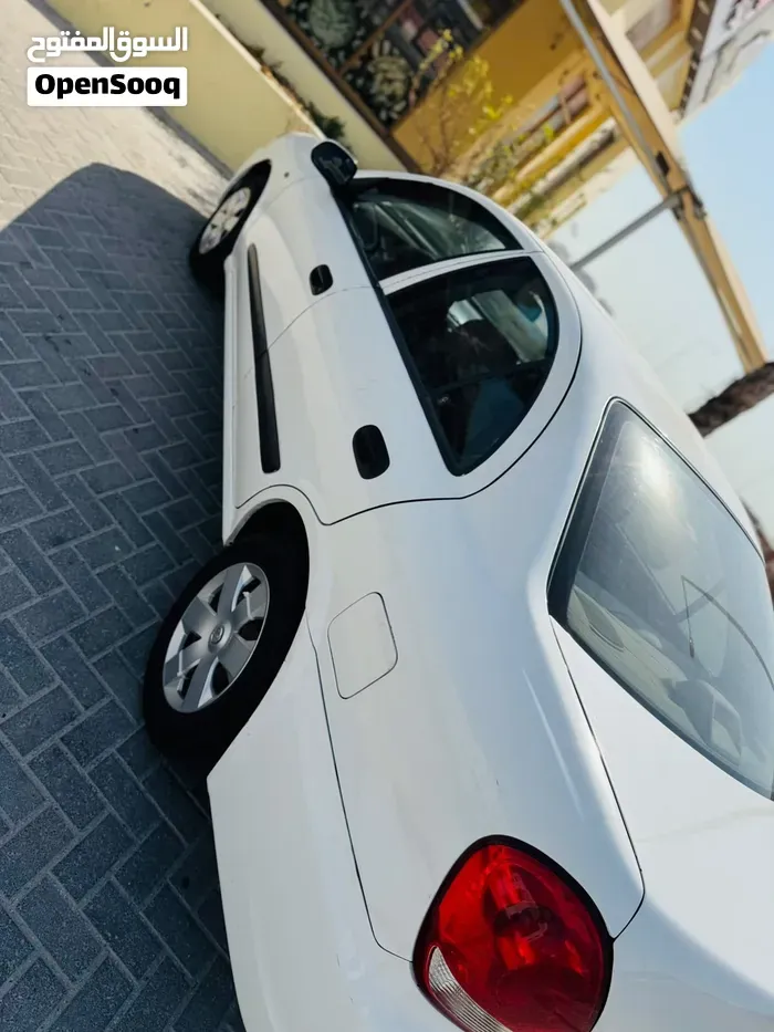 Nissan Sunny 2011 photo 3