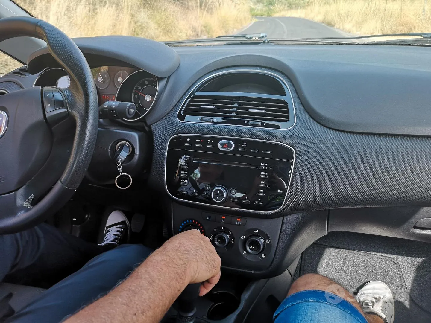 Fiat Punto 2012 photo 2