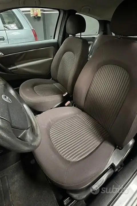 Lancia Ypsilon 2010 photo 4