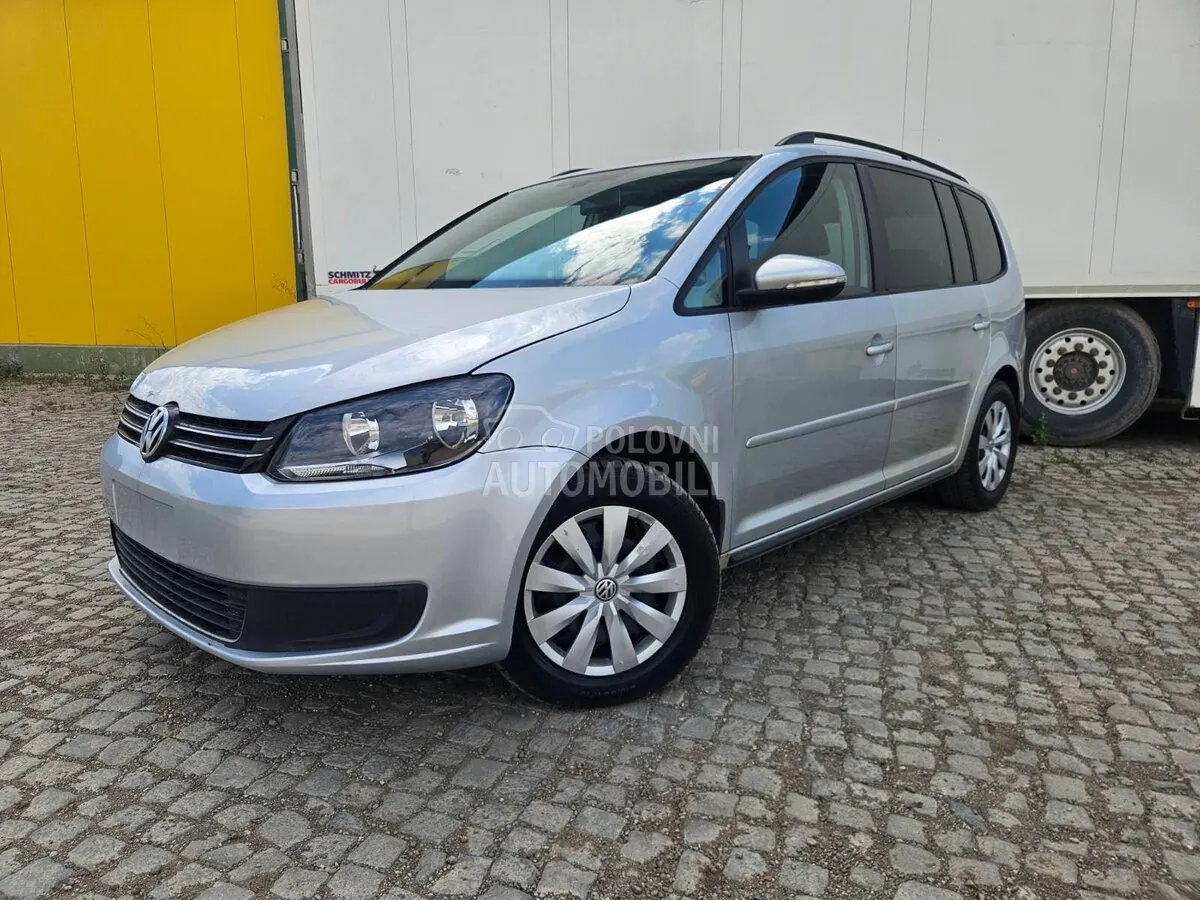 Volkswagen Touran 2011 photo 2