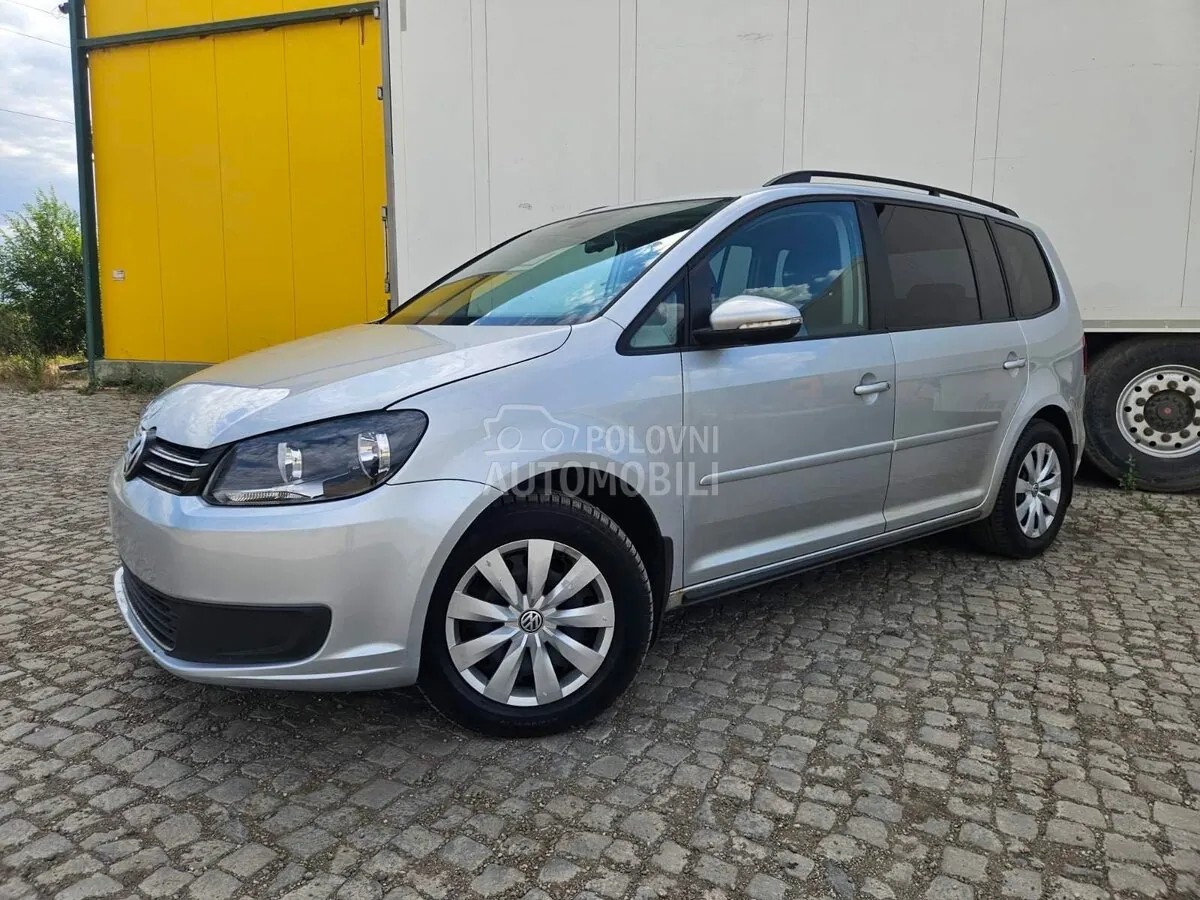 Volkswagen Touran 2011 photo 3