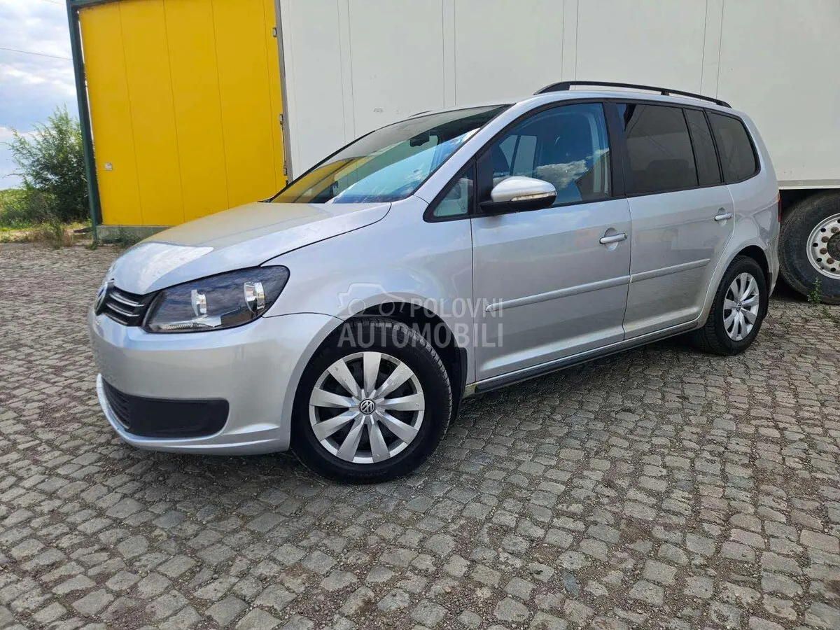 Volkswagen Touran 2011 photo 4