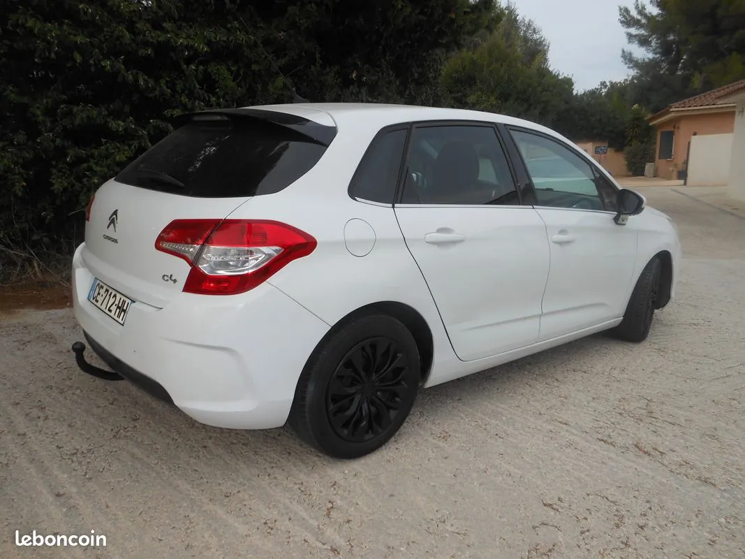 Citroen C4 2012 photo 2
