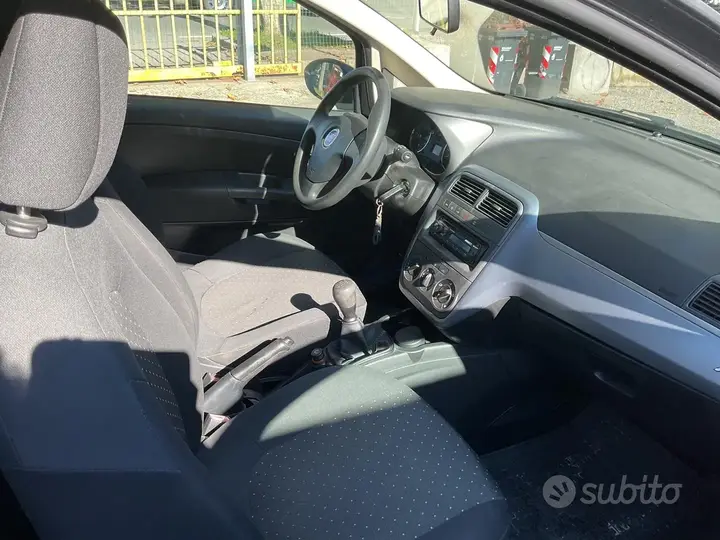 Fiat Grande Punto 2008 photo 4