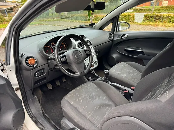 Opel Corsa 2011 photo 5