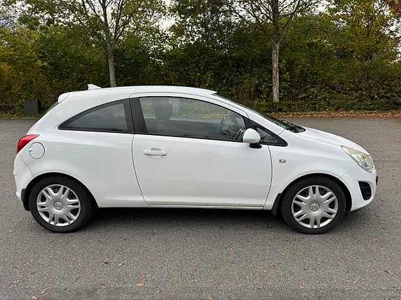 Opel Corsa 2011 photo 2
