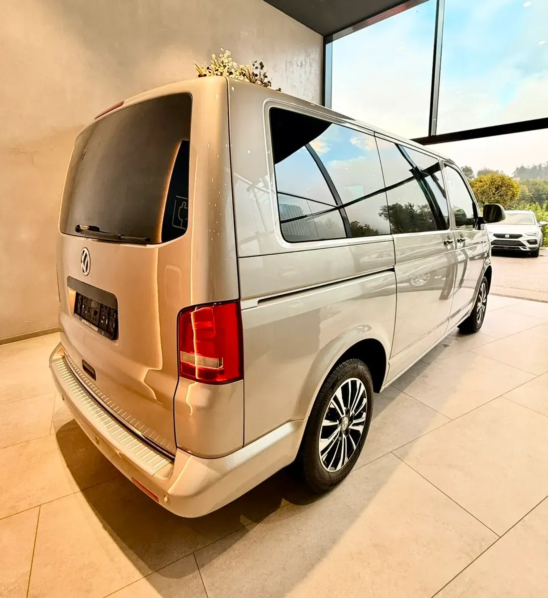 Volkswagen Multivan 2011 photo 3