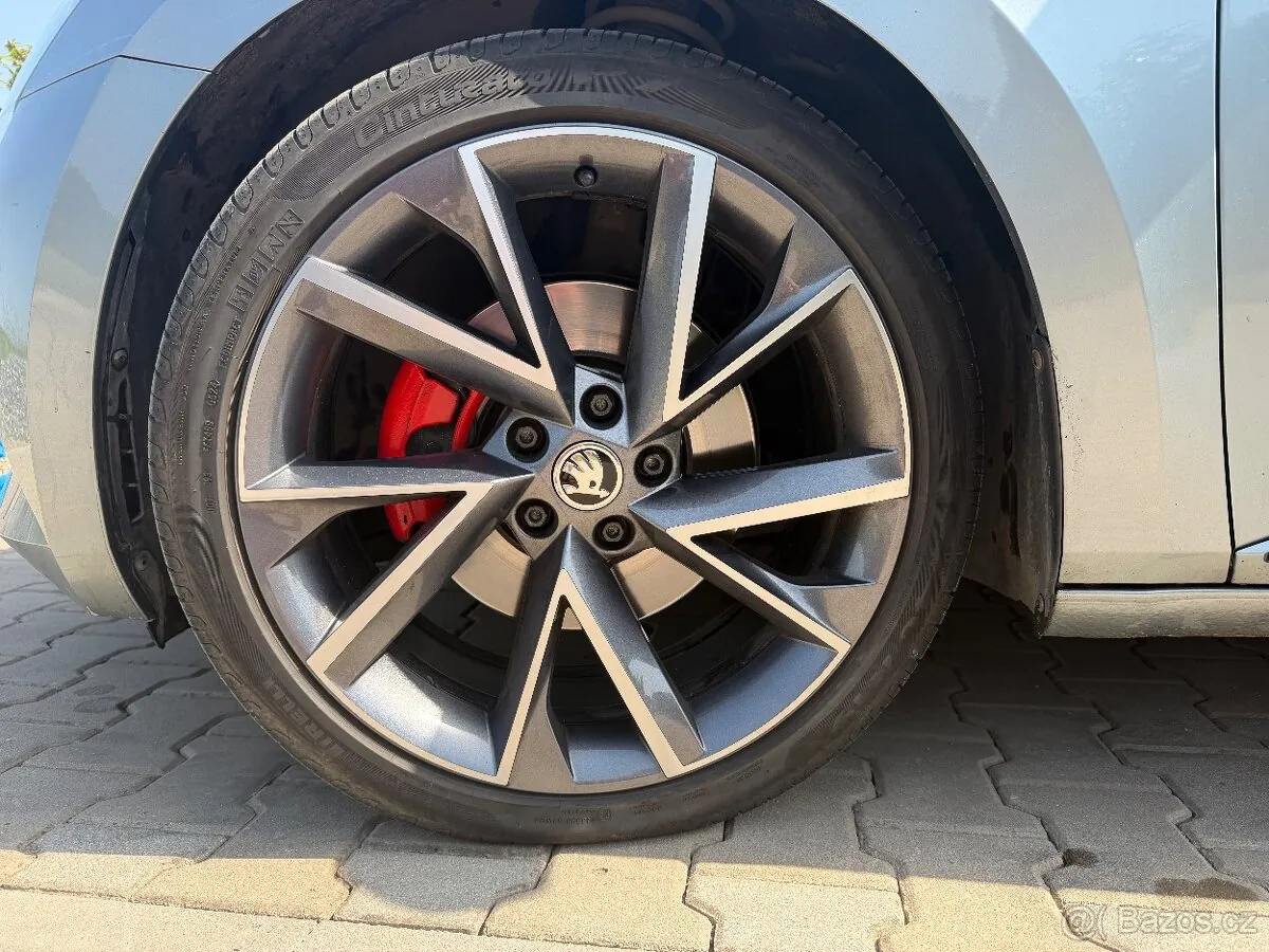 Skoda Superb 2018 photo 5