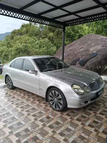 Mercedes-Benz E200