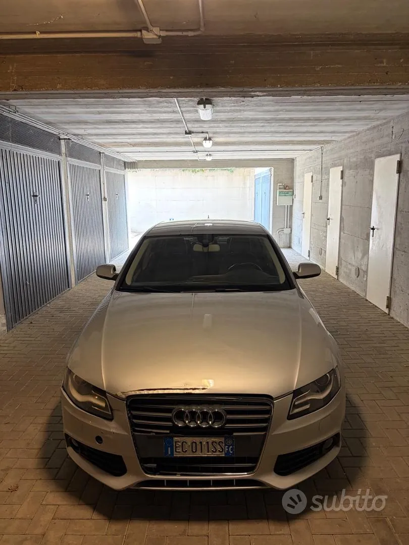 Audi A4 2010 photo 2