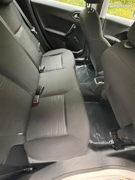 Peugeot 208 2020 photo 3