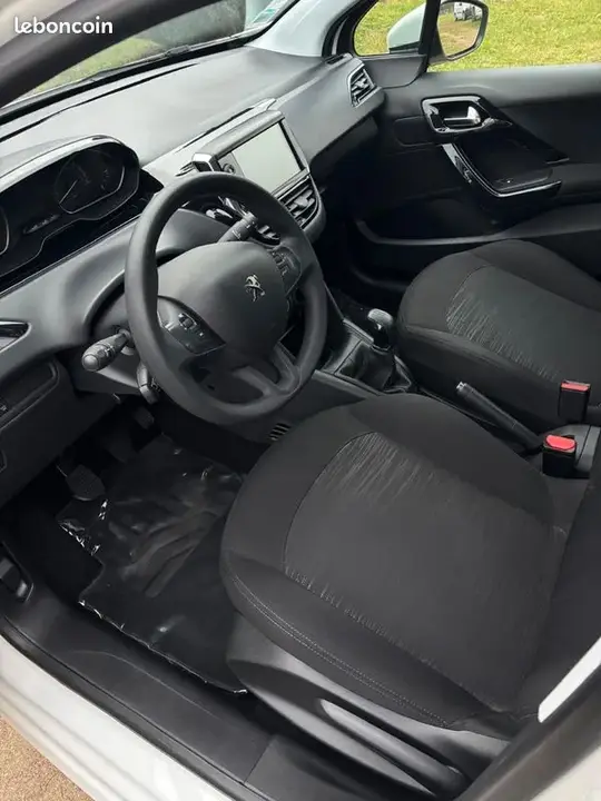 Peugeot 208 2020 photo 2