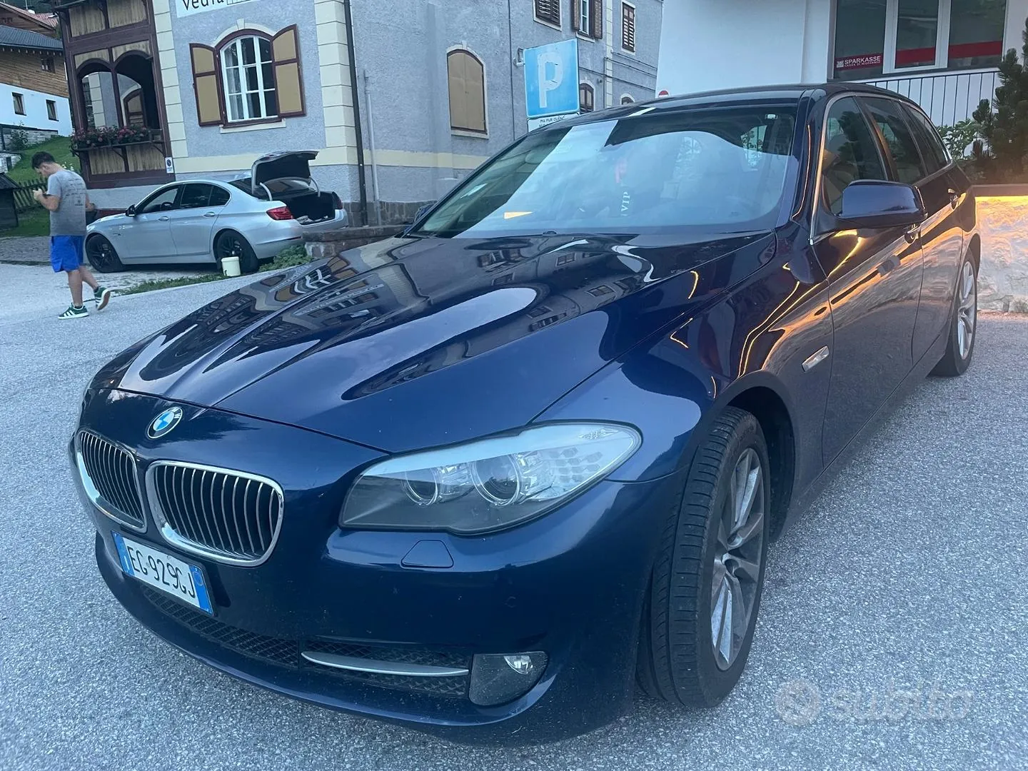 BMW 5 Series 2011 photo 2